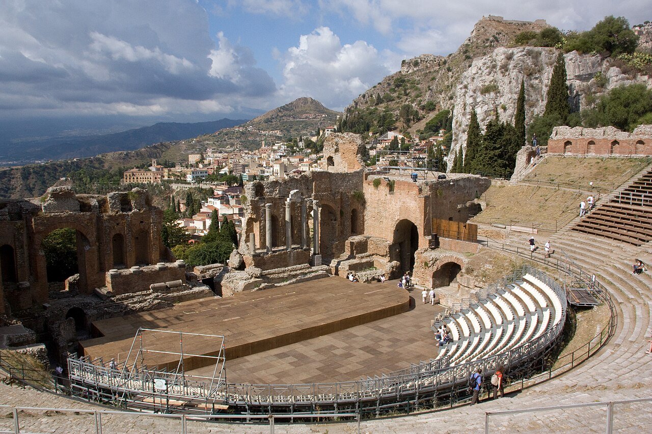 Luxury chauffeur tour to Taormina with private driver in Sicily
